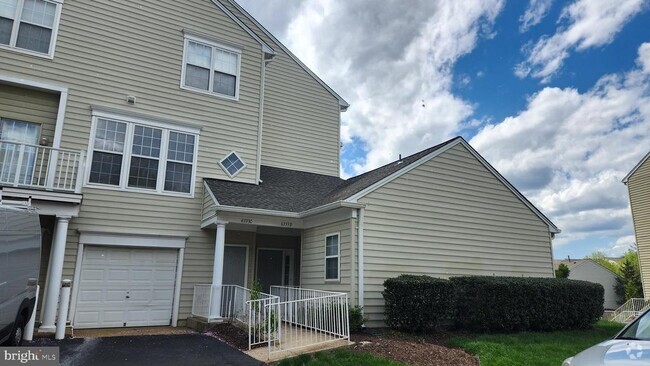 Building Photo - 6333 Eagle Ridge Ln Unit D Rental