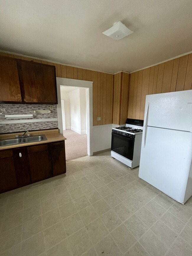 Photo - Clean 2BR up with offstreet parking and yard