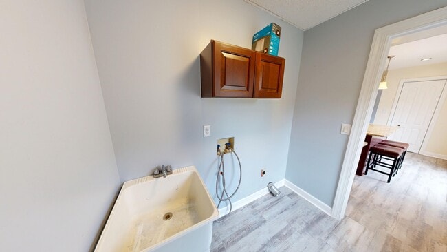 Photo - 1095 Burnside Rd