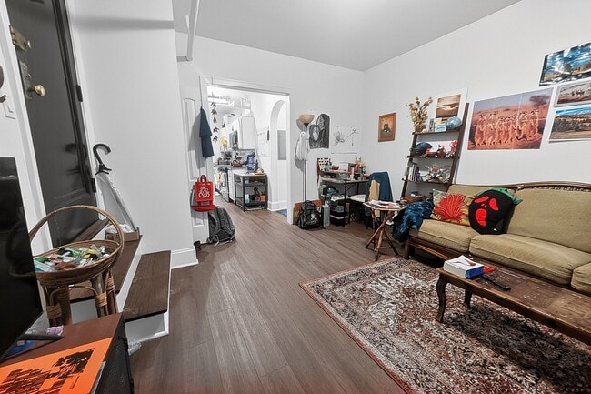 Photo - Newly Renovated 1 BR in Loyola on Lovely Quiet Block Unidad 6636-GAR