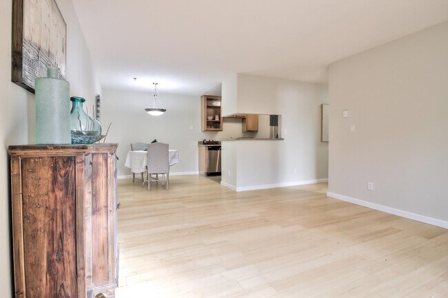 Photo - 880 E Fremont Ave Unidad 110