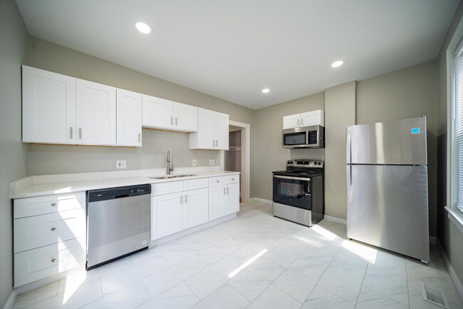 Building Photo - 75 E Markison Ave