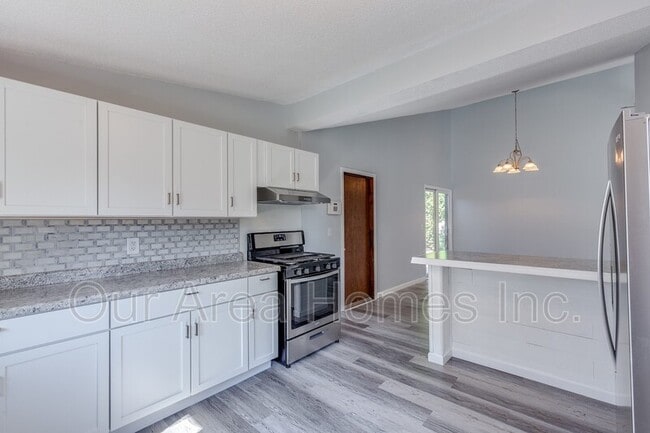 Photo - 617 Marshall St NE
