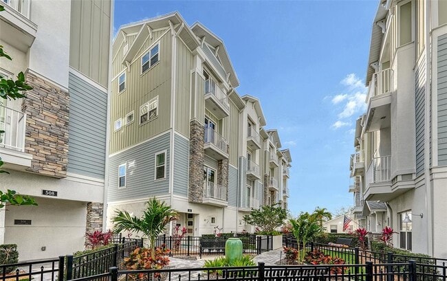 Building Photo - 512 Laurel Pk Dr