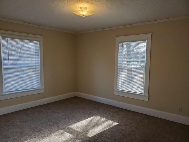 Photo - 216 NE Douglas St