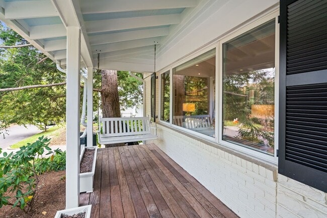 Photo - 5191 Linnean Terrace NW