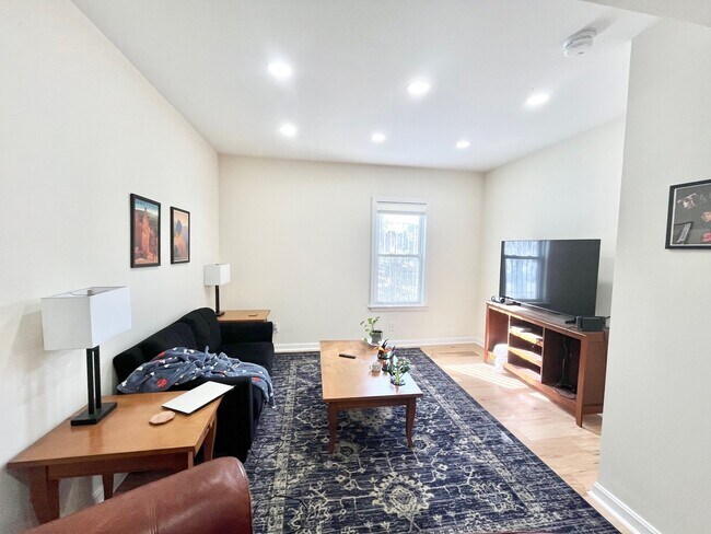 Photo - 162 Centre St Unit 1