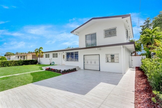 Photo - 980 W 45th Pl