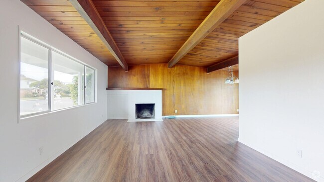 Building Photo - Spacious 3 Bedroom Home Available for Long...