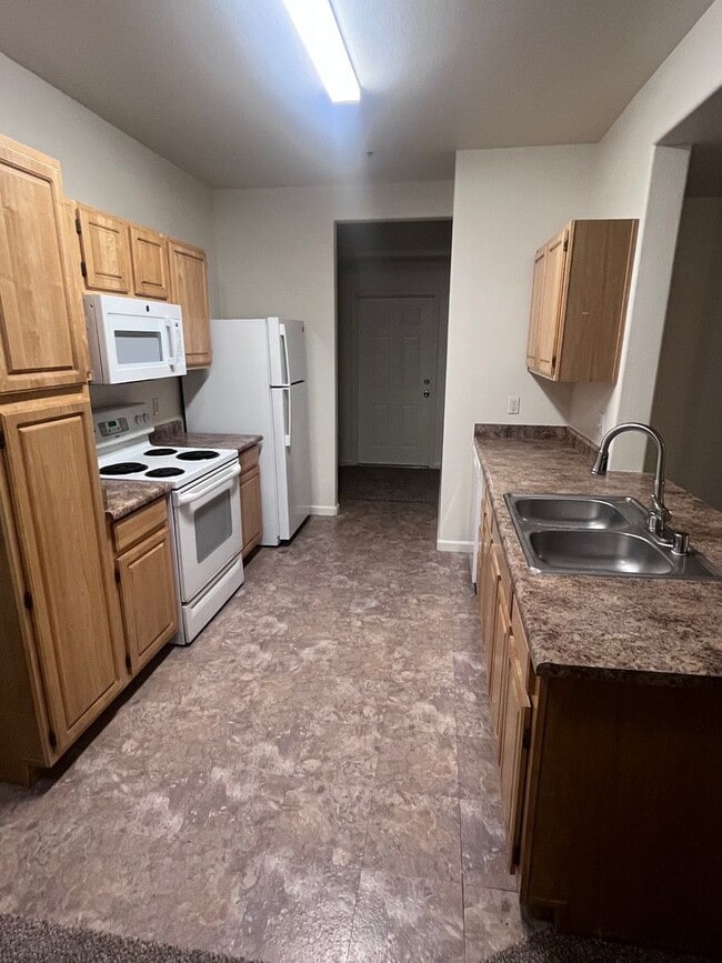 Photo - NICE CONDO AT THE RESERVES @ GALLERIA IN ROSEVILLE!!