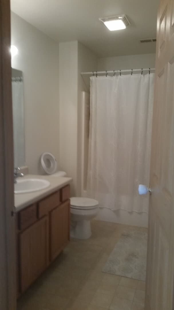 Photo - Great location, nice condo FRESH PAINT NOW AND NEW WINDOWS ! Unit 43