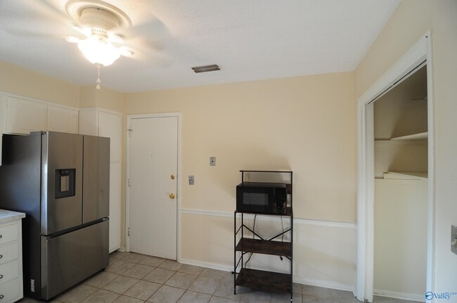 Photo - 8205 Willowbrook Cir SE Unidad C