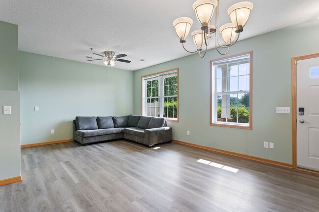 Photo - Freshly Remodeled 3bd 3ba Townhome for Ren...
