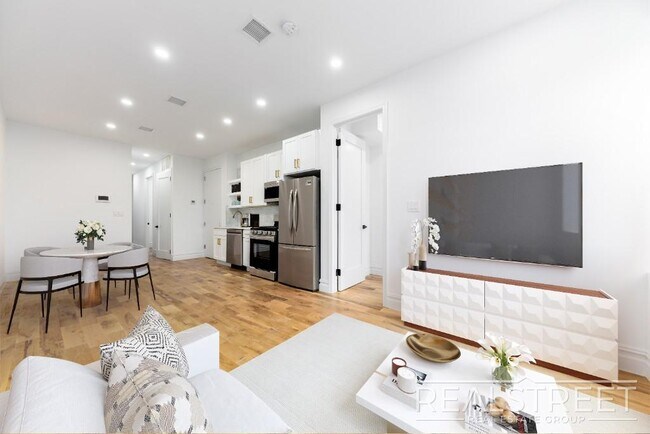 Photo - STUNNING TRUE 4 BED 2 BATH IN PRIME BUSHWICK TOWNHOUSE Unit 2