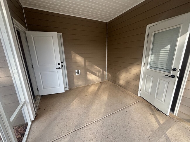 Photo - Room in House on Hedge Maple Dr