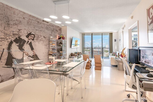 Building Photo - 1750 N Bayshore Dr Unit 2311