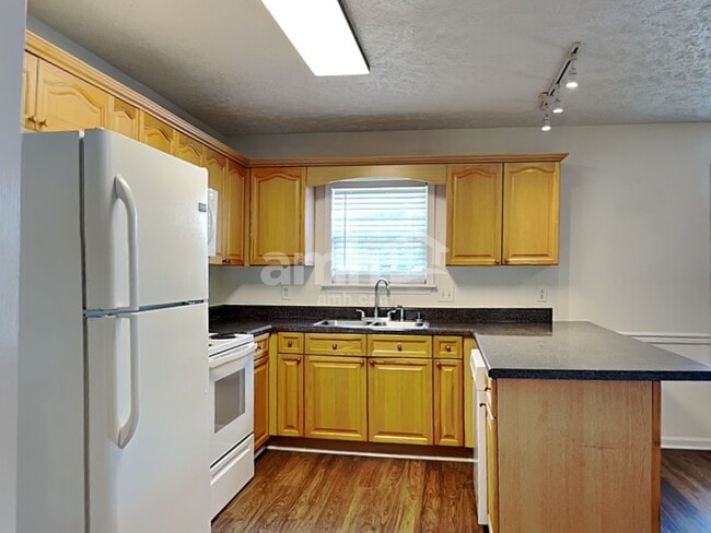 Photo - 643 Glenties Dr