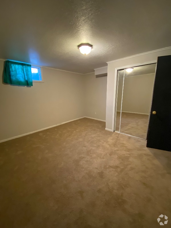 Building Photo - 620 S Oswego St Rental