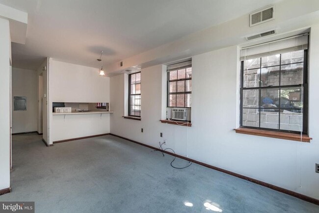 Building Photo - 830 South St Unit 2R Rental