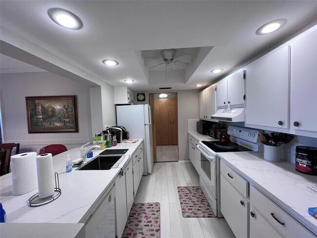 Photo - 95 N Birch Rd Unidad 302