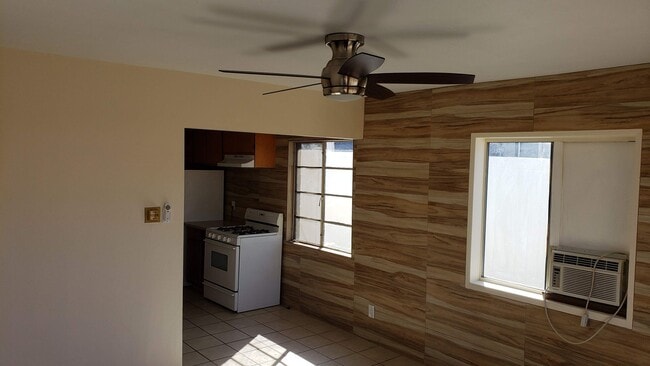 Photo - E Washington Ave Triplex Unit 1189 E Washington Ave