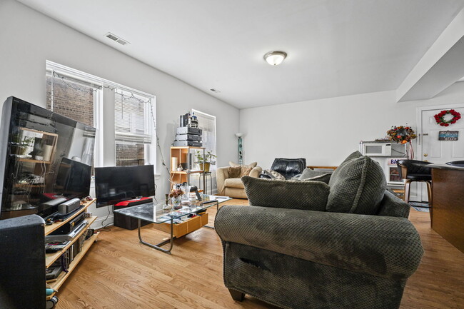 Photo - 6319 N Sacramento Ave Unit 3E