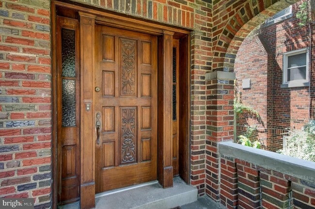 Photo - Spacious 4-level detached home