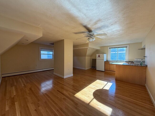 Photo - 14 Winter St Apartments Unit 3
