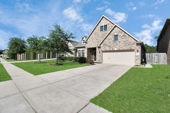 1122 Boxwood Dr