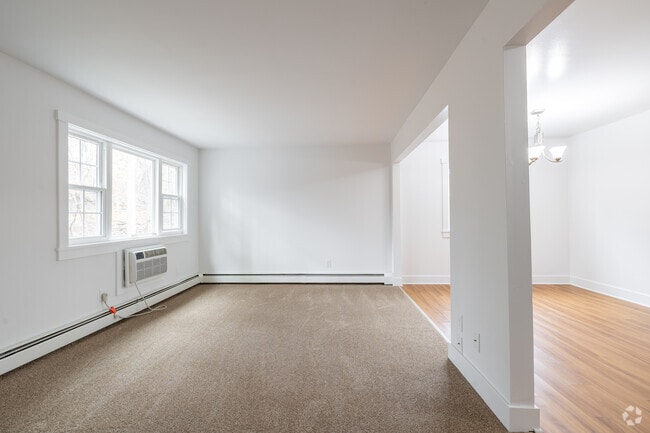 2BR, 1BA - 1,000SF - Living Room - Harriman Woods Apartments