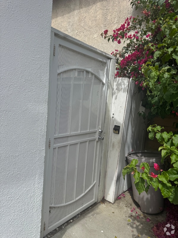 Building Photo - 20957 Community St Rental