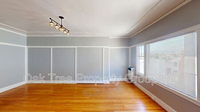 Photo - 607 Beacon St