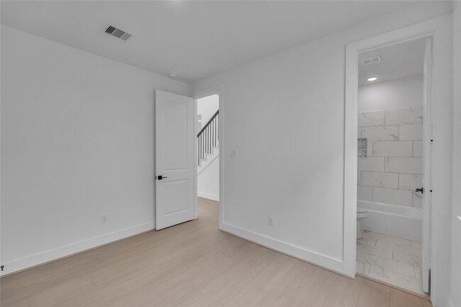 Building Photo - 4320 Avron Dr