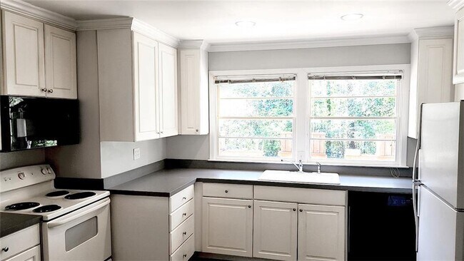 Photo - 3022 Templewood Dr NE