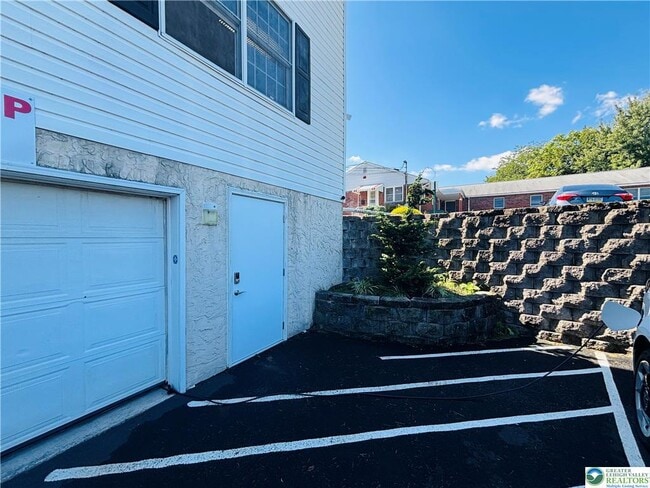 Photo - 203 E Emmaus Ave