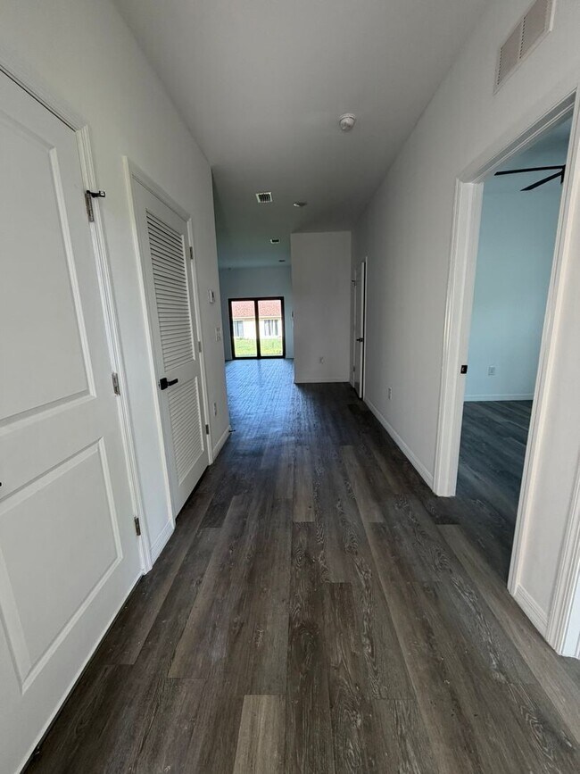 Photo - 2122 Armour Rd