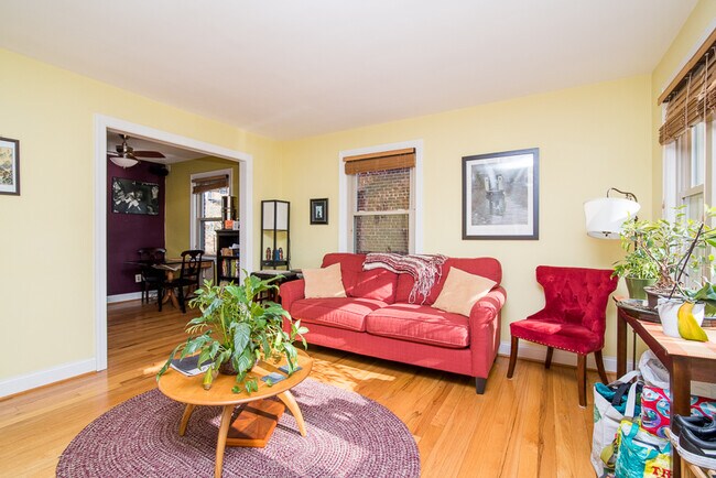 Photo - 234 Nicholson St NE