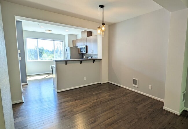 Photo - North Lynnwood Spacious Townhome with 2 car garage