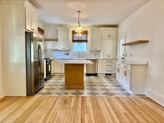 Photo - 201 Hickory St