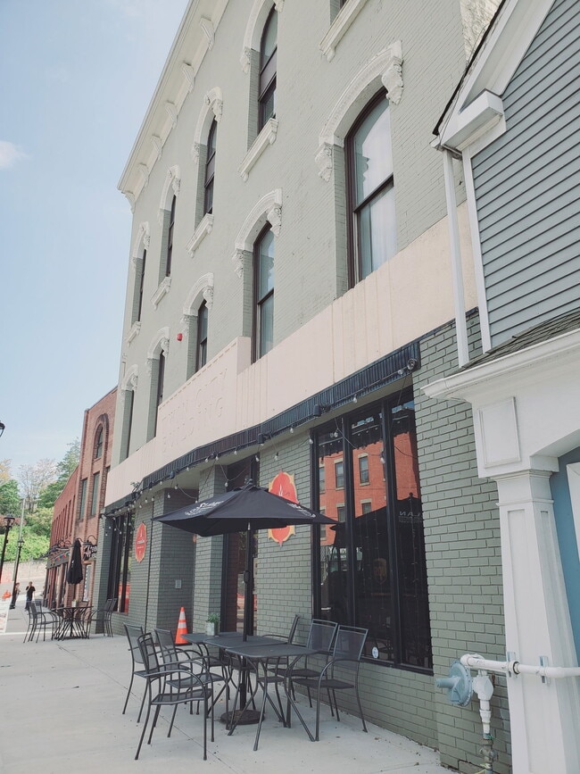 Building Photo - 9-11 Wall Street Unit 3