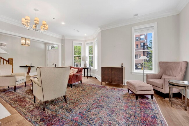 Photo - 103 W Chestnut St