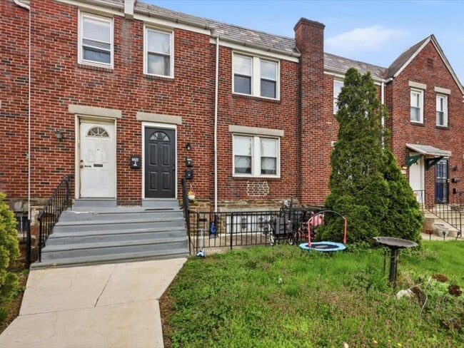 Building Photo - 6022 Baltimore Ave Unit Second floor