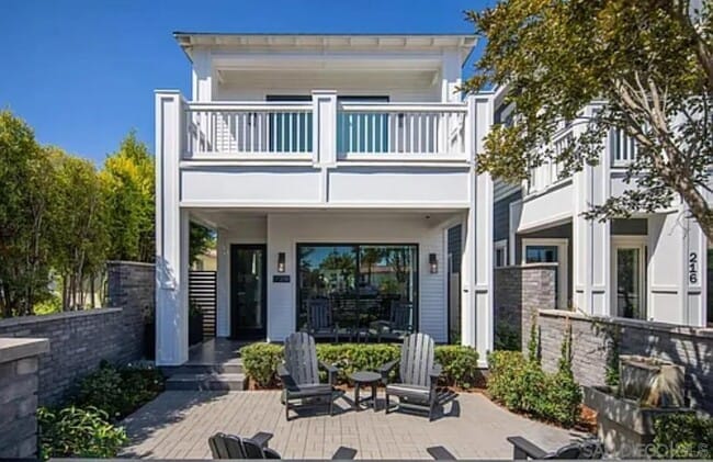 Photo - 218 J Ave