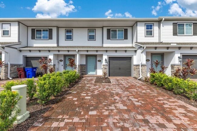 Building Photo - 3 Bedroom 2.5 Bath Townhouse in Eden at Cr...