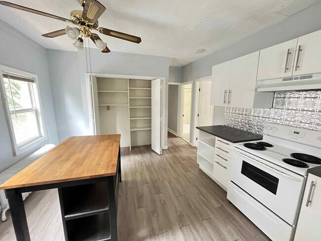 Building Photo - 60 William St Unit 2