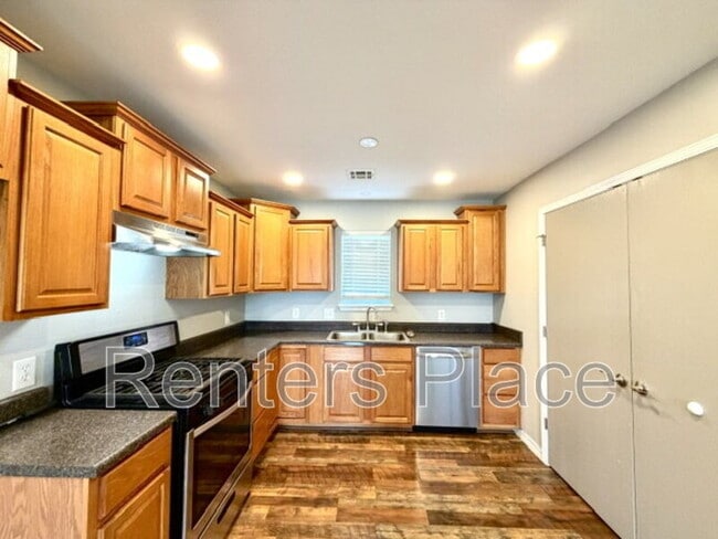 Photo - 2102 Greenbrier Ct