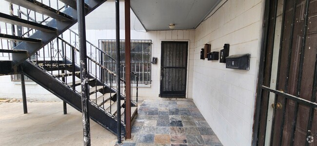 Building Photo - 1702 Iturbide St Rental