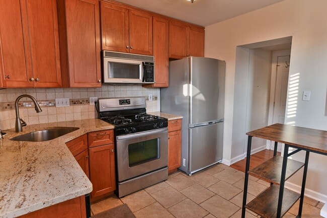 Photo - Beautiful 3 Bedroom on Vine St