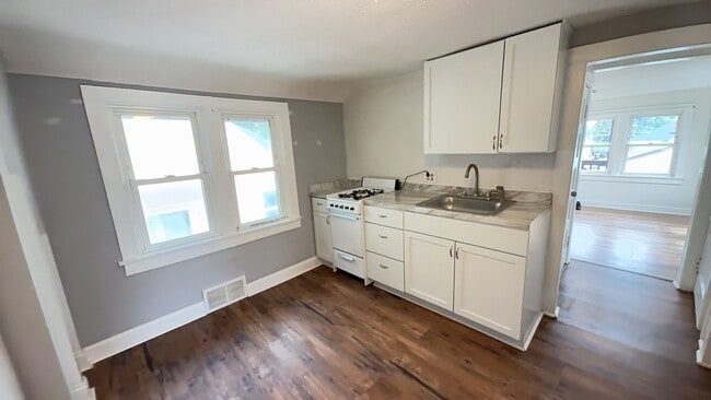 Photo - 1024 Livingston Ave Unit 2