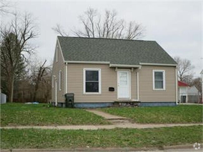 Building Photo - 430 Lester St Rental